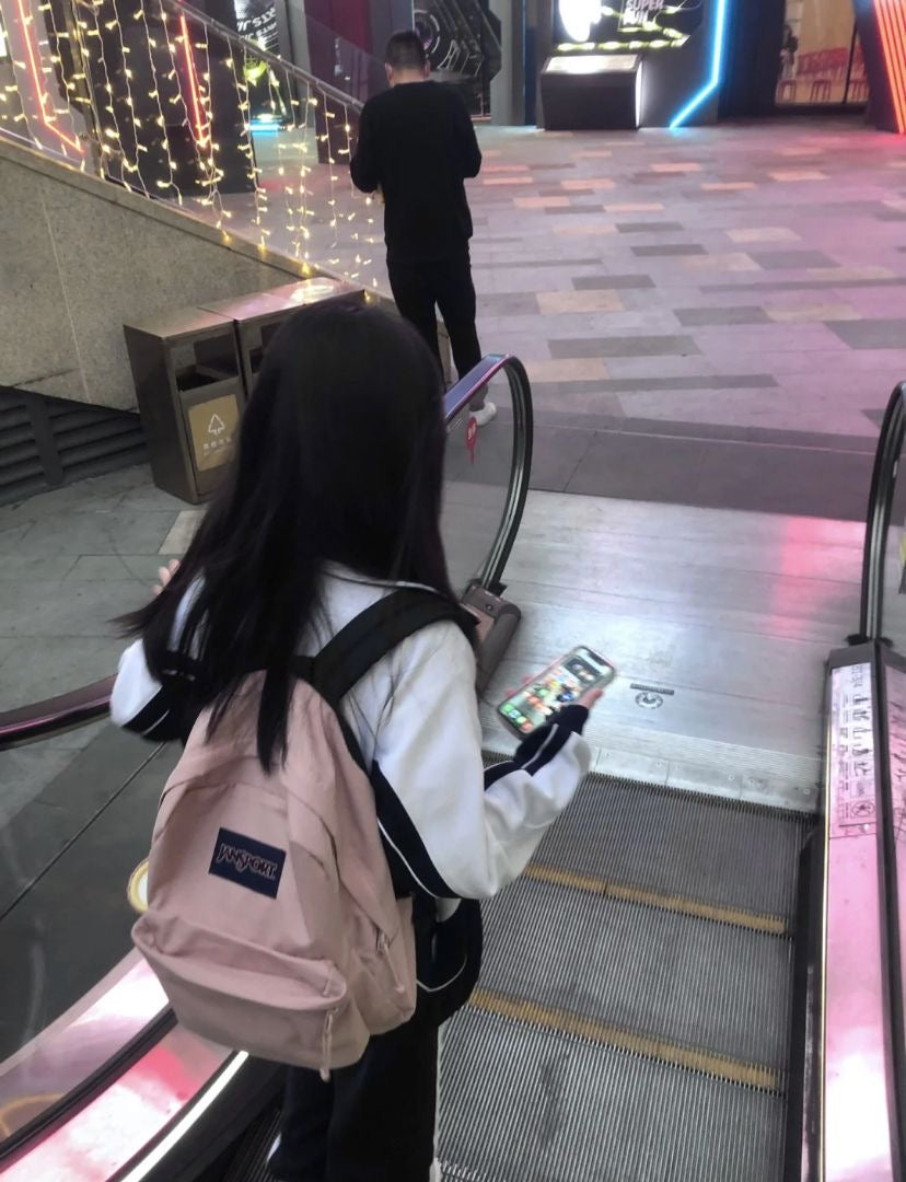 حقيبة jansport المدرسية