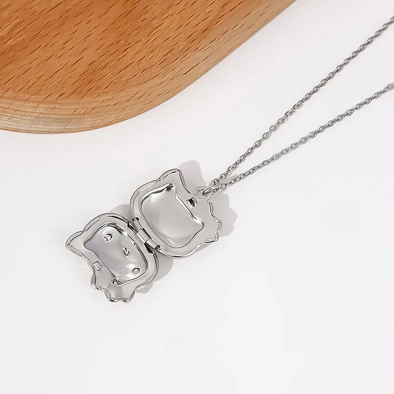 Hello kitty photo necklace