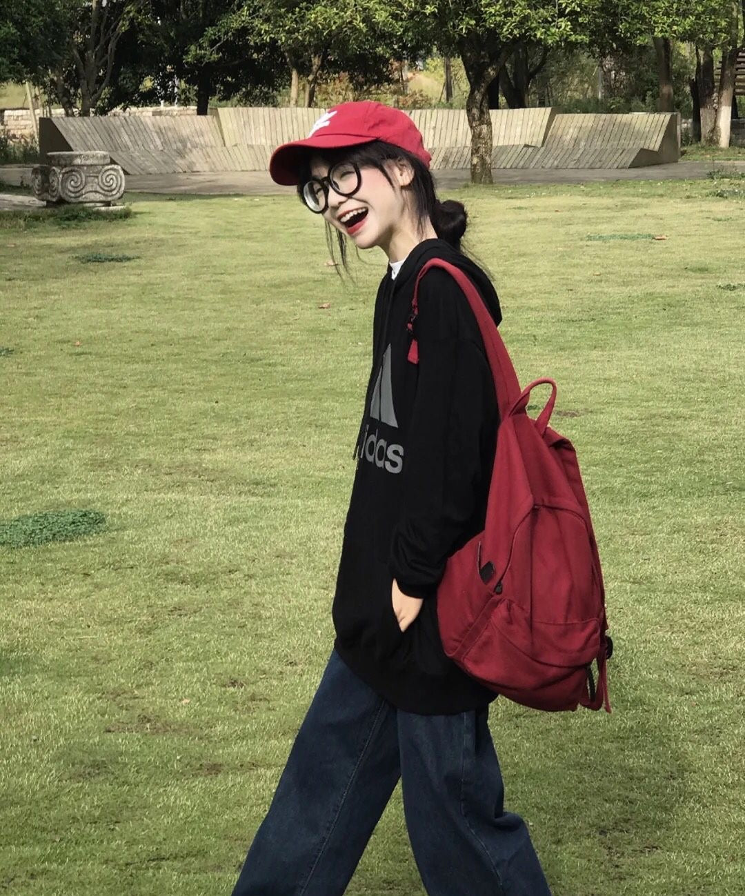 حقيبة كونفرس ماروني مدرسية