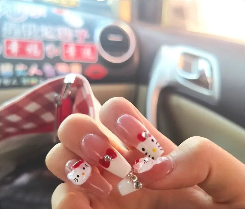 Nail hello kitty