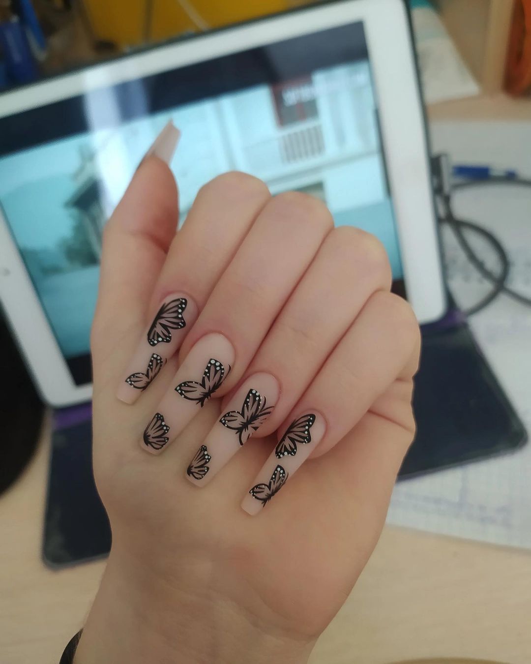 Butterfly nail