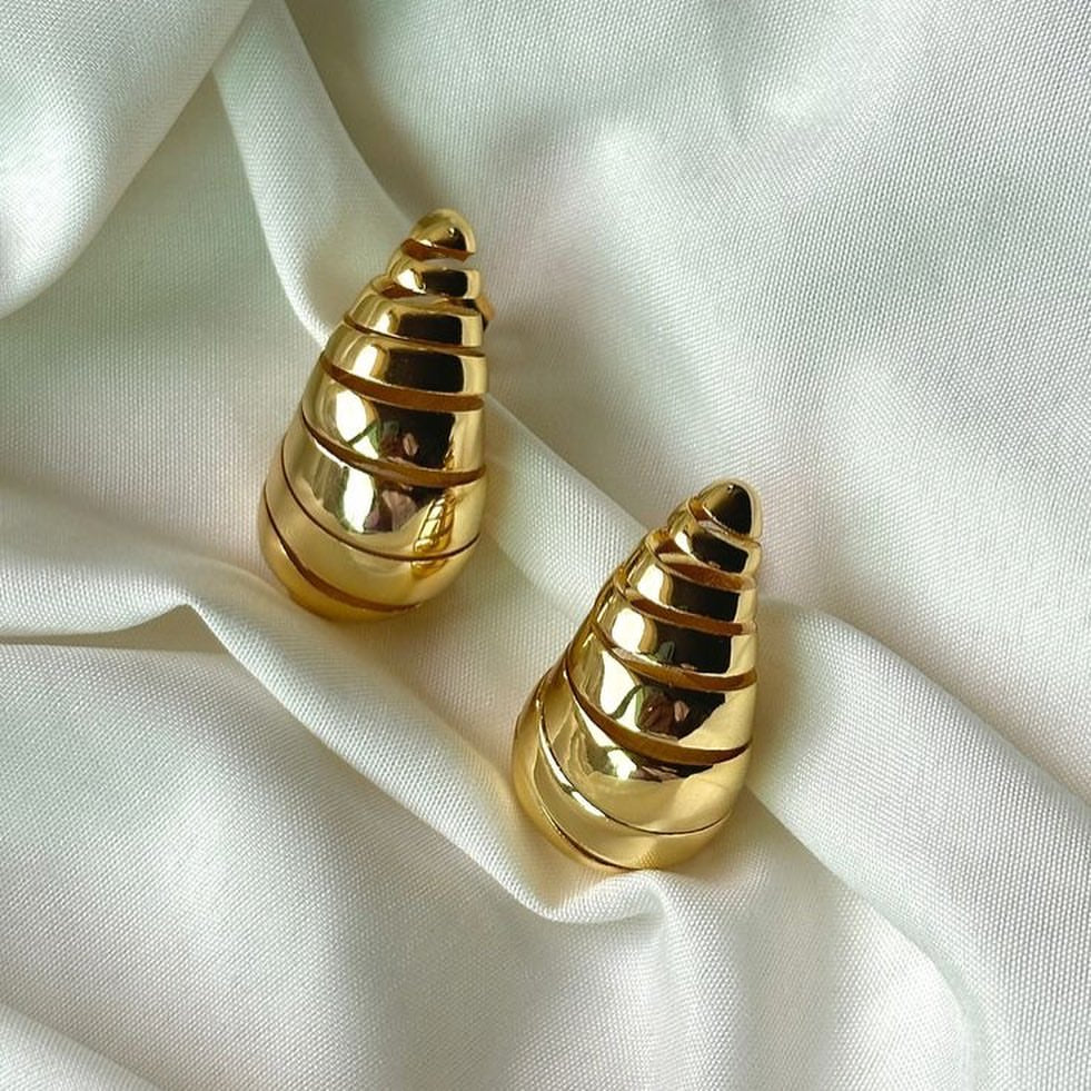 ‏Gold bottega veneta earrings
.